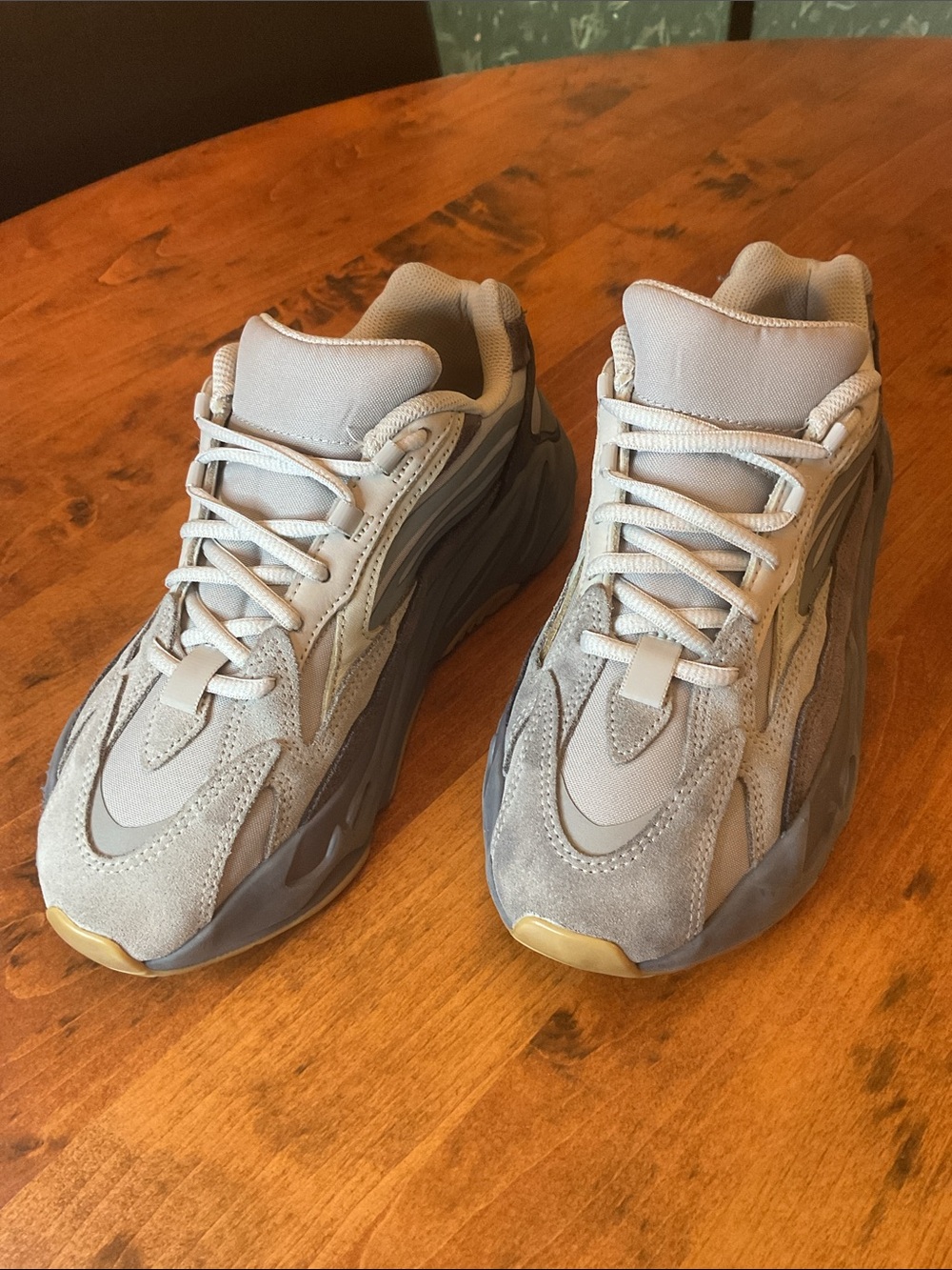 Adidas Yeezy Boost 700 V2
